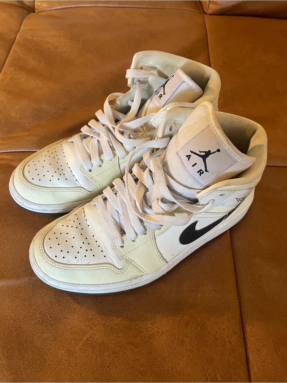 Air Jordan 1 Mid - Coconut Milk